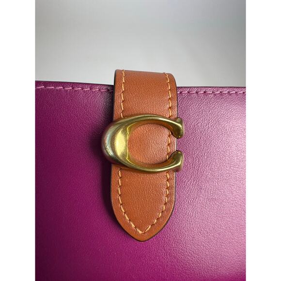 Coach Tabby Accordion Card Case with a Brass-Tone Signature "C" Hardware Closure - Picture 6 of 8